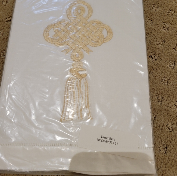 Linen Hemstitched Hand Towels - Picture 1 of 4